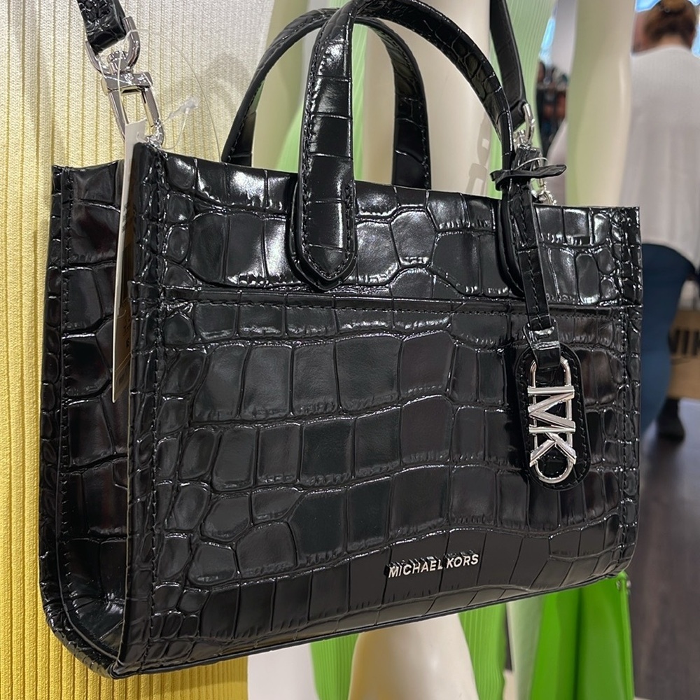Michael Kors Gigi Small Crocodile Embossed Leather Messenger Bag
Black
NWT - Picture 10 of 16